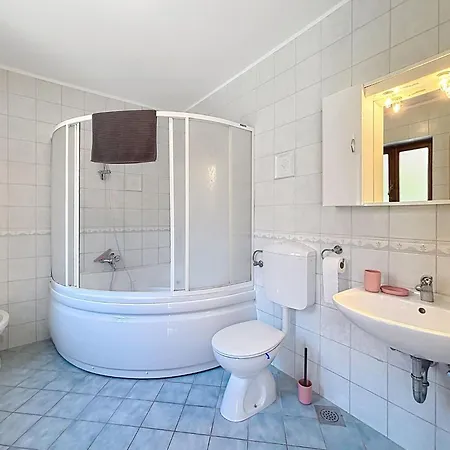 Emma By Interhome * Ližnjan